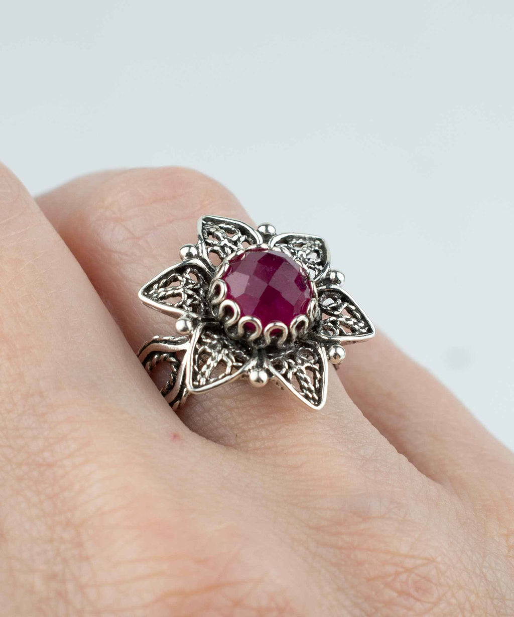 Art Ruby Corundum Gemstone Women Daisy Silver Ring: 7