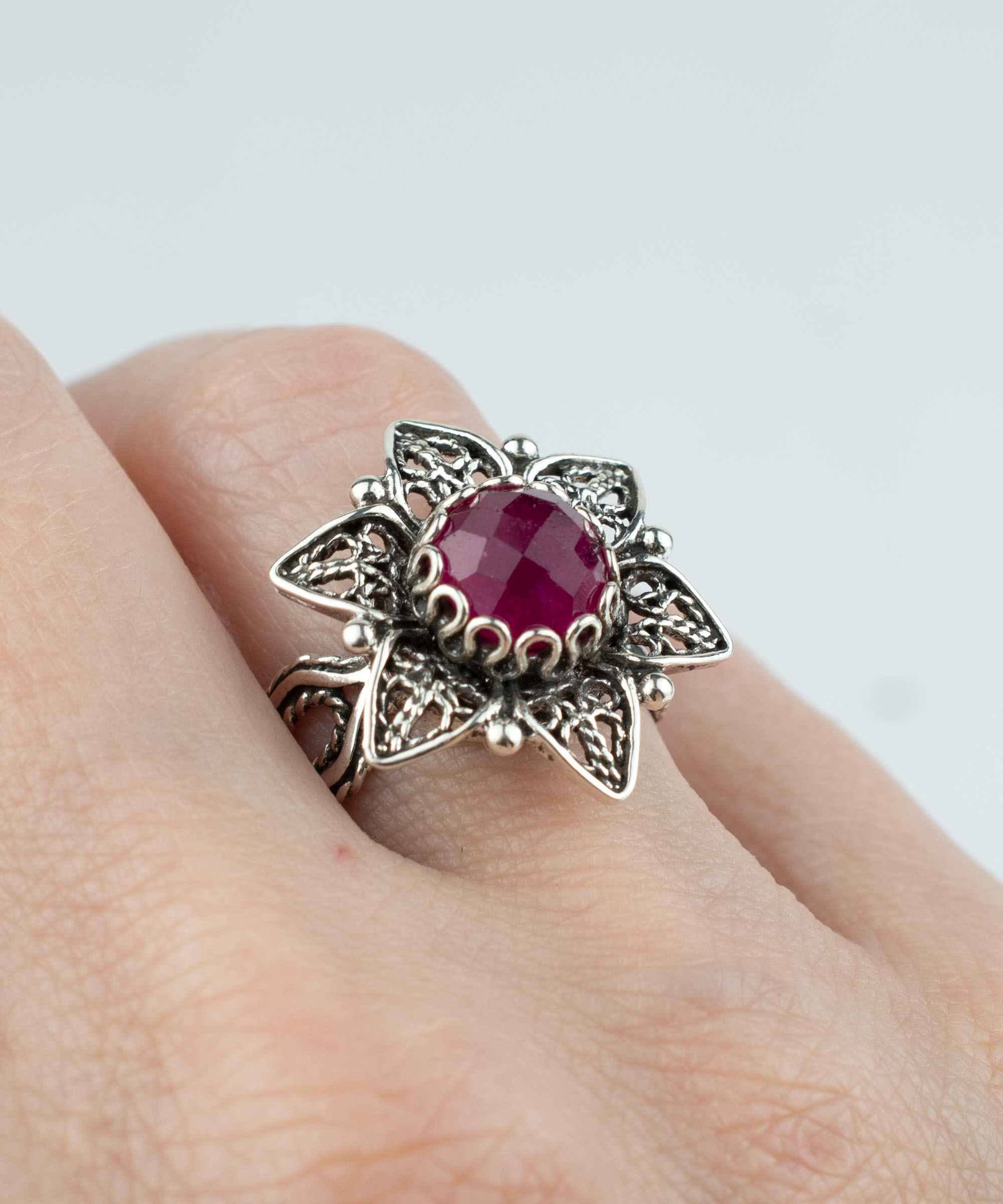 Art Ruby Corundum Gemstone Women Daisy Silver Ring: 7
