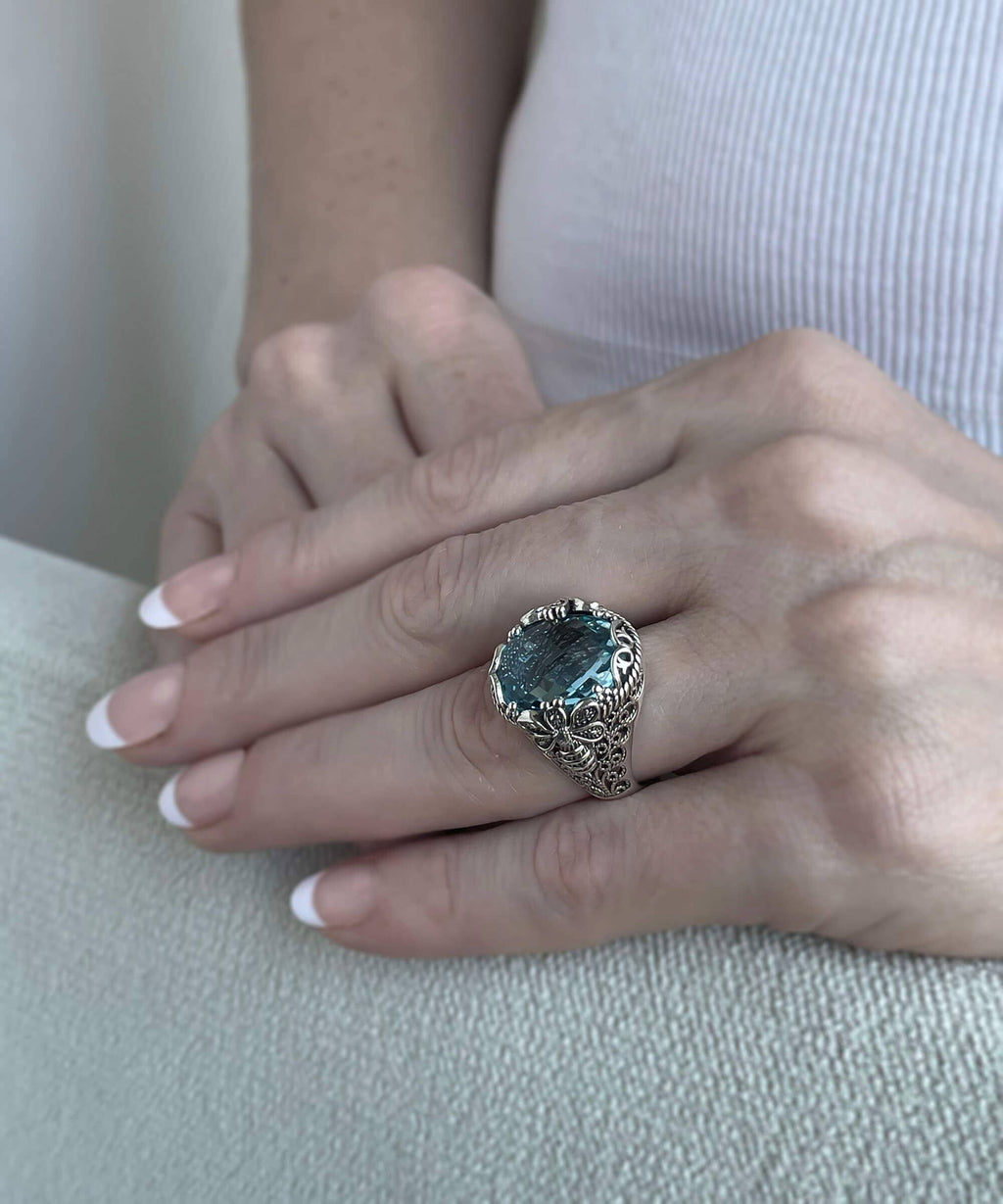 Filigree Art Bee Detailed Sky Blue Topaz Gemstone Women Sterling Silver Ring: 7