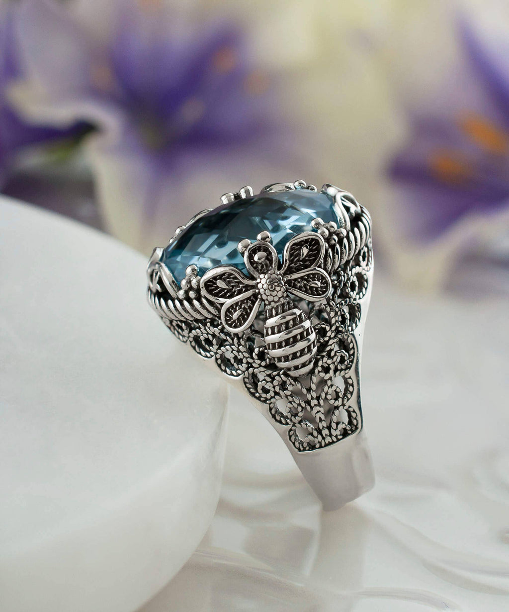 Filigree Art Bee Detailed Sky Blue Topaz Gemstone Women Sterling Silver Ring: 7