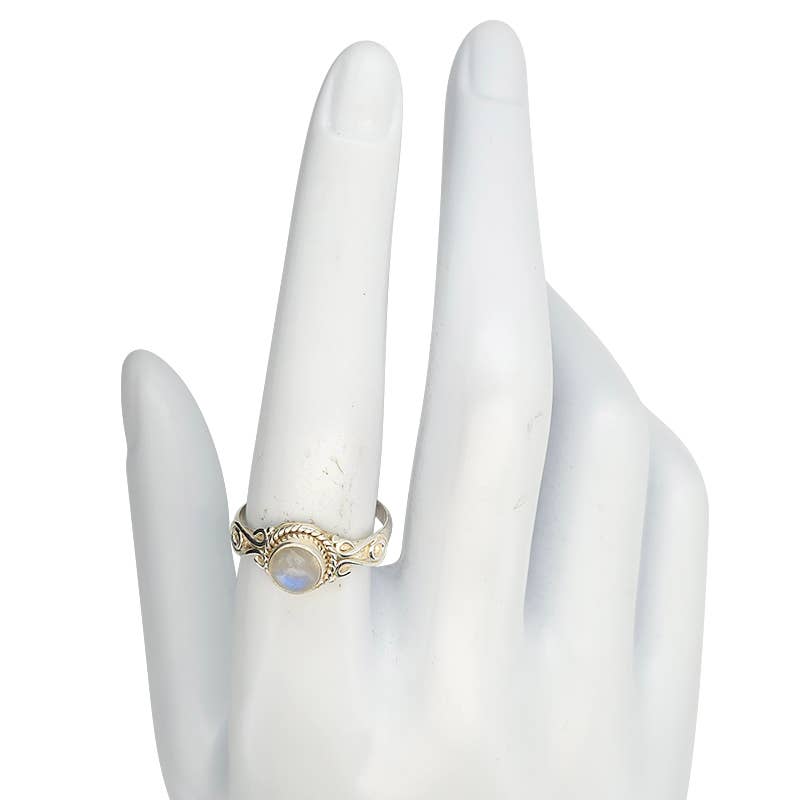 Vintage Style Moonstone Sterling Silver Ring: 7