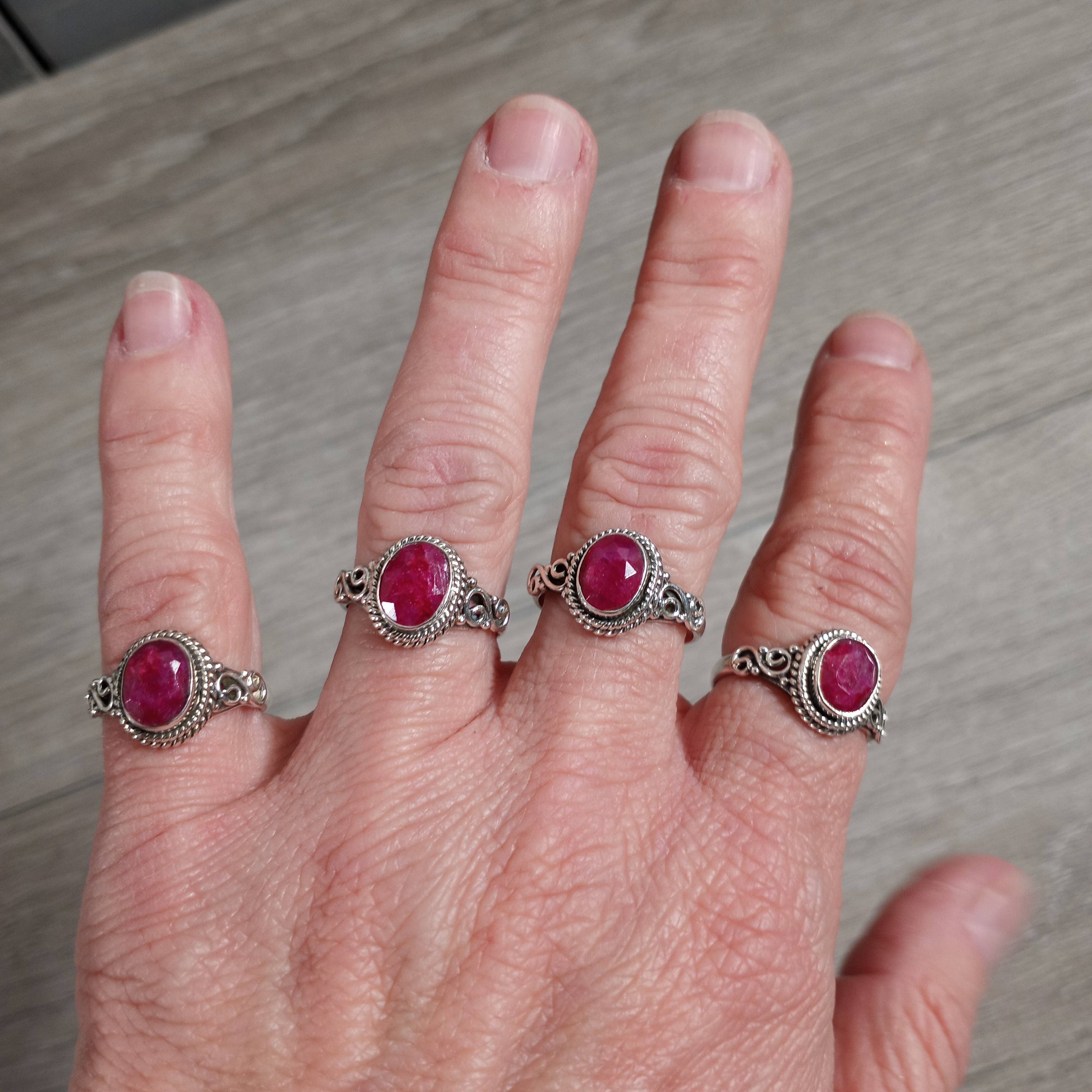 Sterling Silver 925 Victorian Double Swirl: Rainbow Moonstone / 7.5