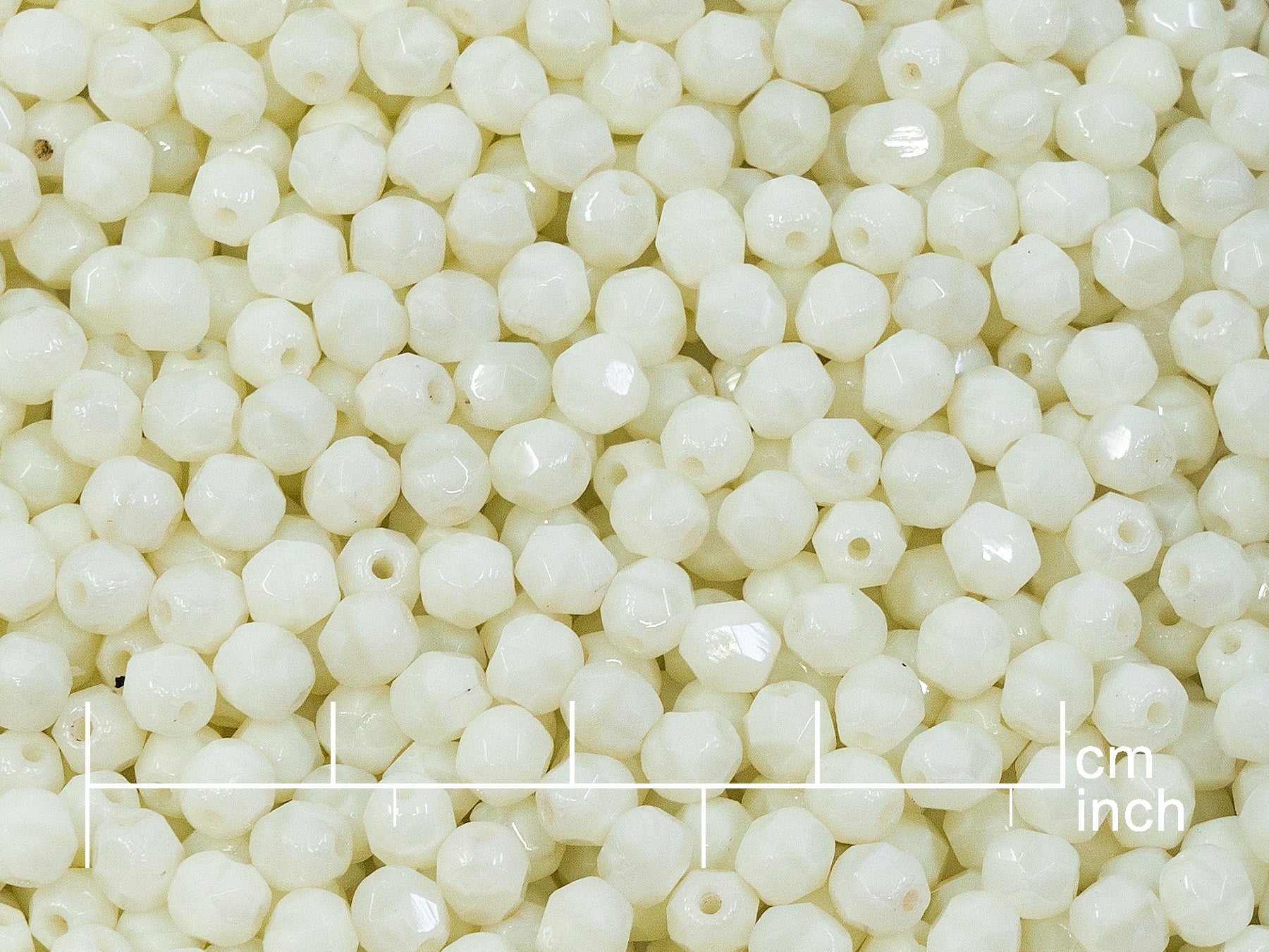 OUTLET 250g Fire Polished Round Faceted Beads, 4 mm, Beige (151-19001-04x04-84000)