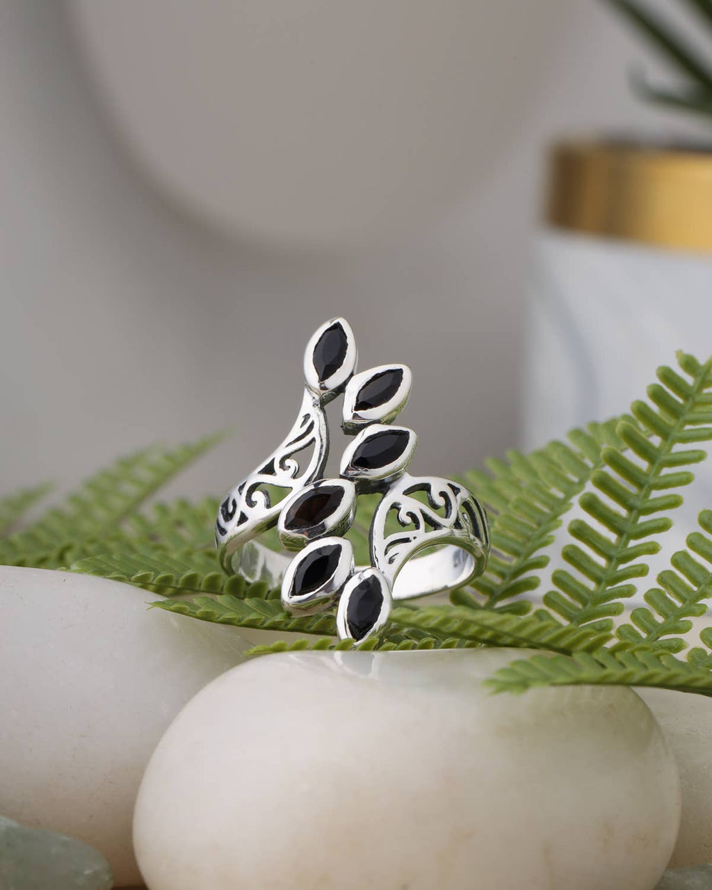 Black Onyx 925 Sterling Silver Leaf Design Ring: 10