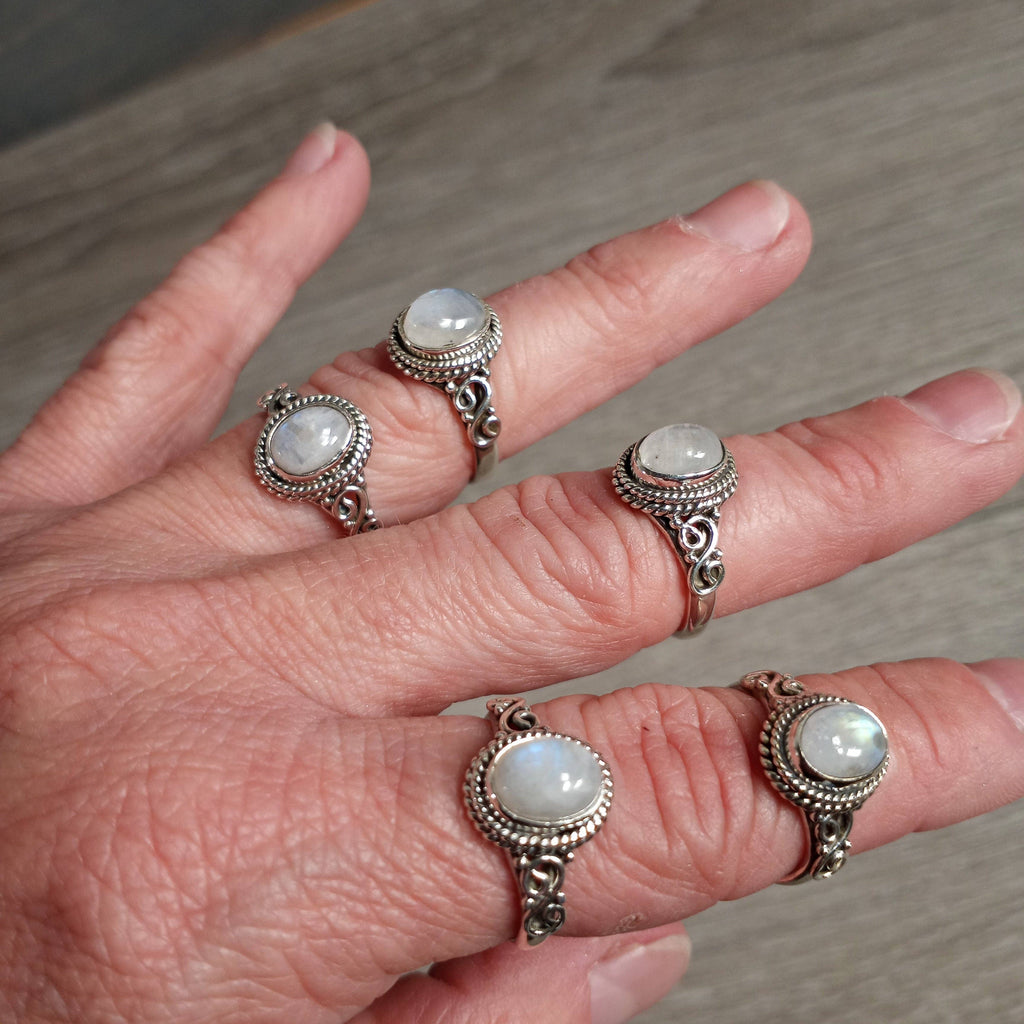 Sterling Silver 925 Victorian Double Swirl: Rainbow Moonstone / 7.5