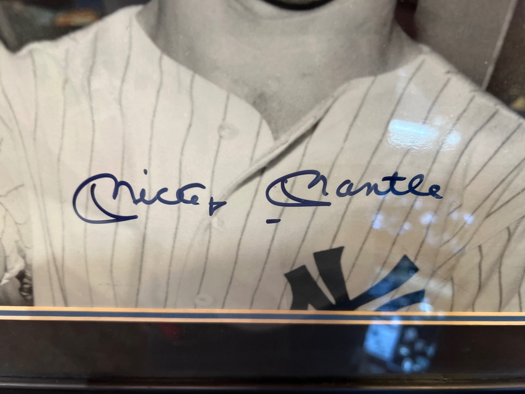 Mickey Mantle Autographed photo black, blue paper 16x19