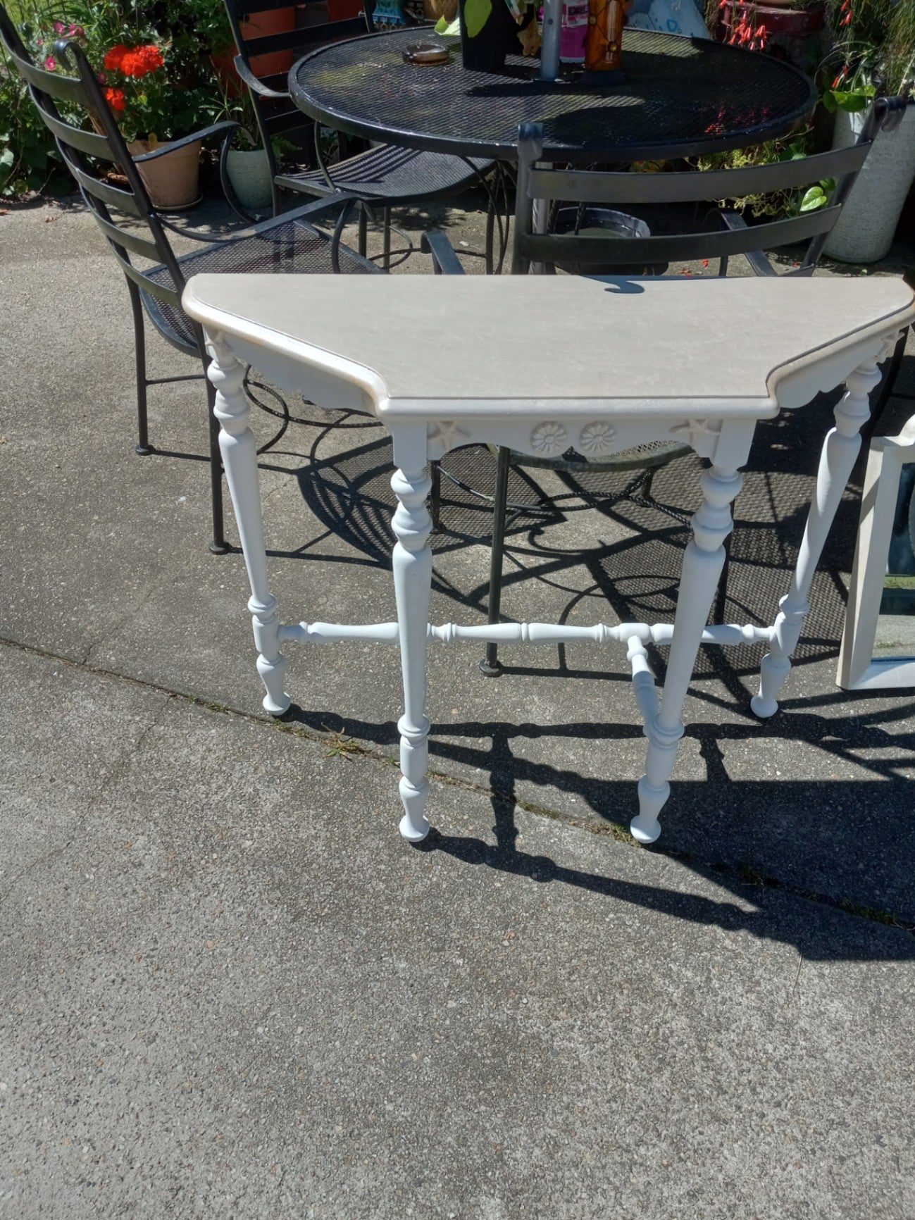 Antique Oyster Pearl n White Table dsc
