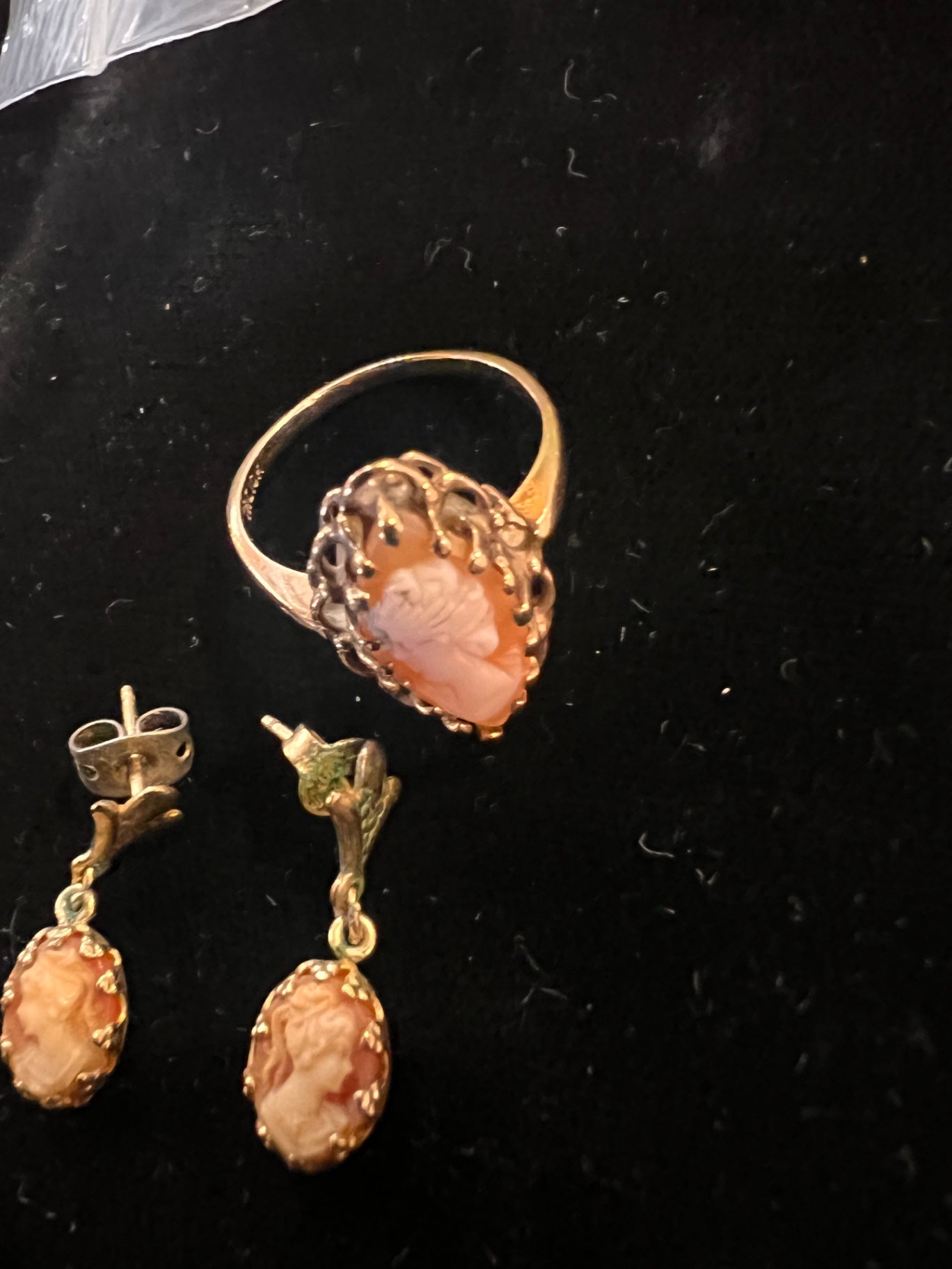 10kt Gold Cameo Ring and Earring Set Size 6.5 with 