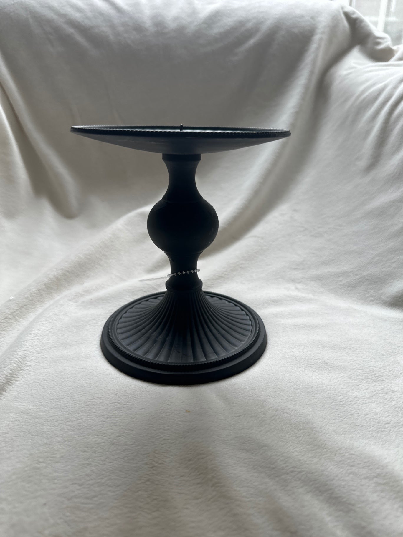 Metal candle holder
