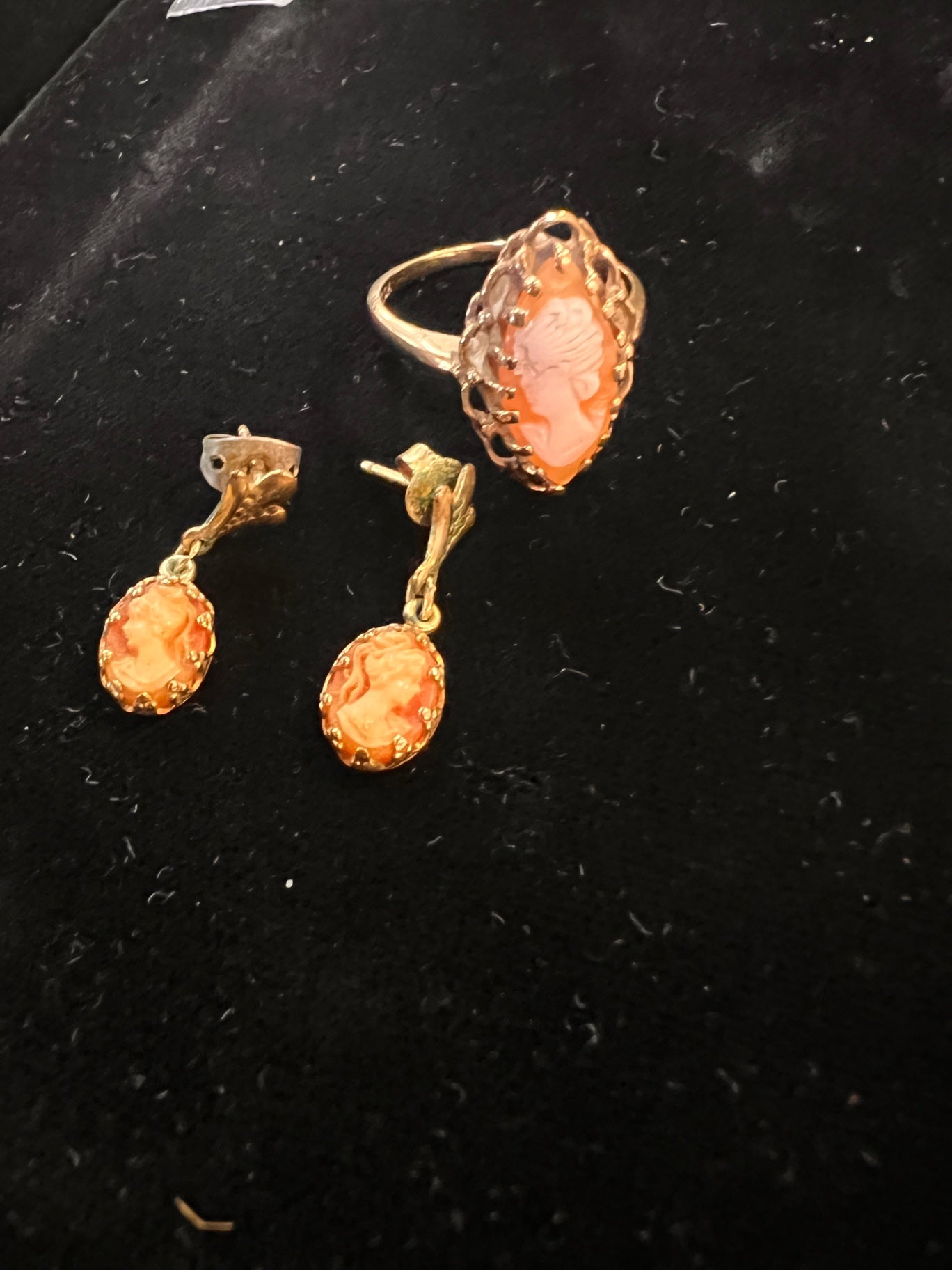 10kt Gold Cameo Ring and Earring Set Size 6.5 with 