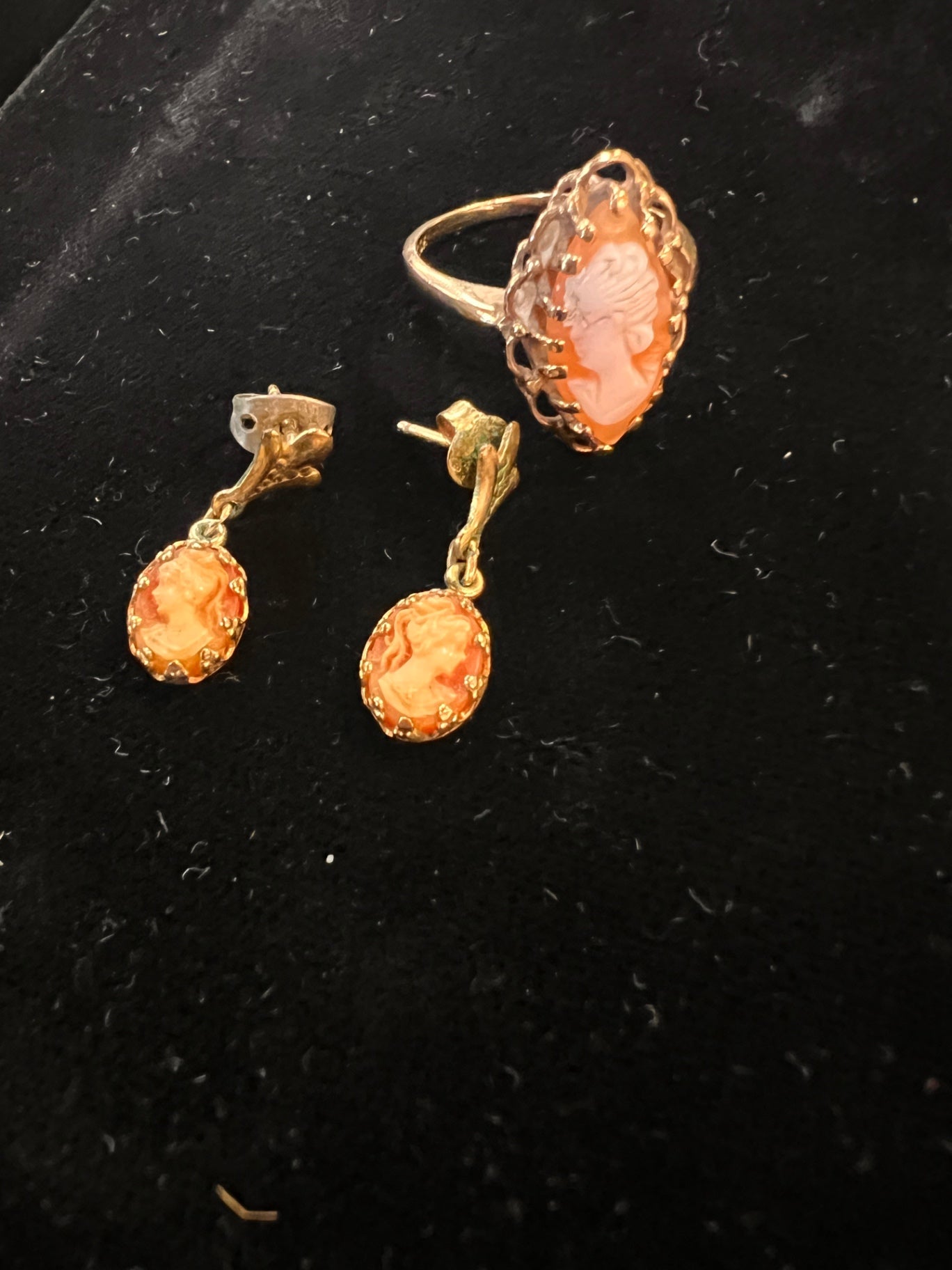 10kt Gold Cameo Ring and Earring Set Size 6.5 with 
