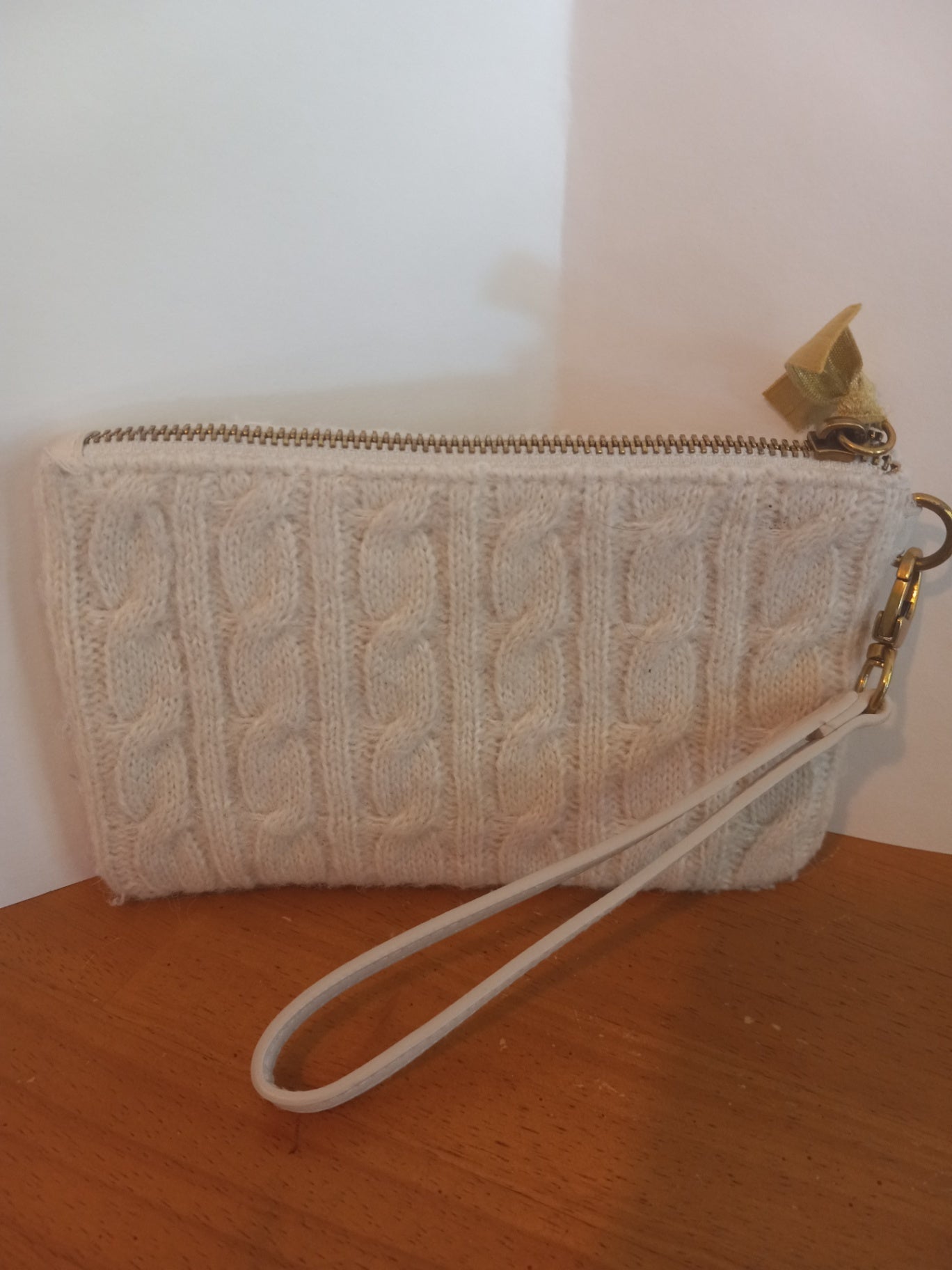 Knit wristlet purse dsc