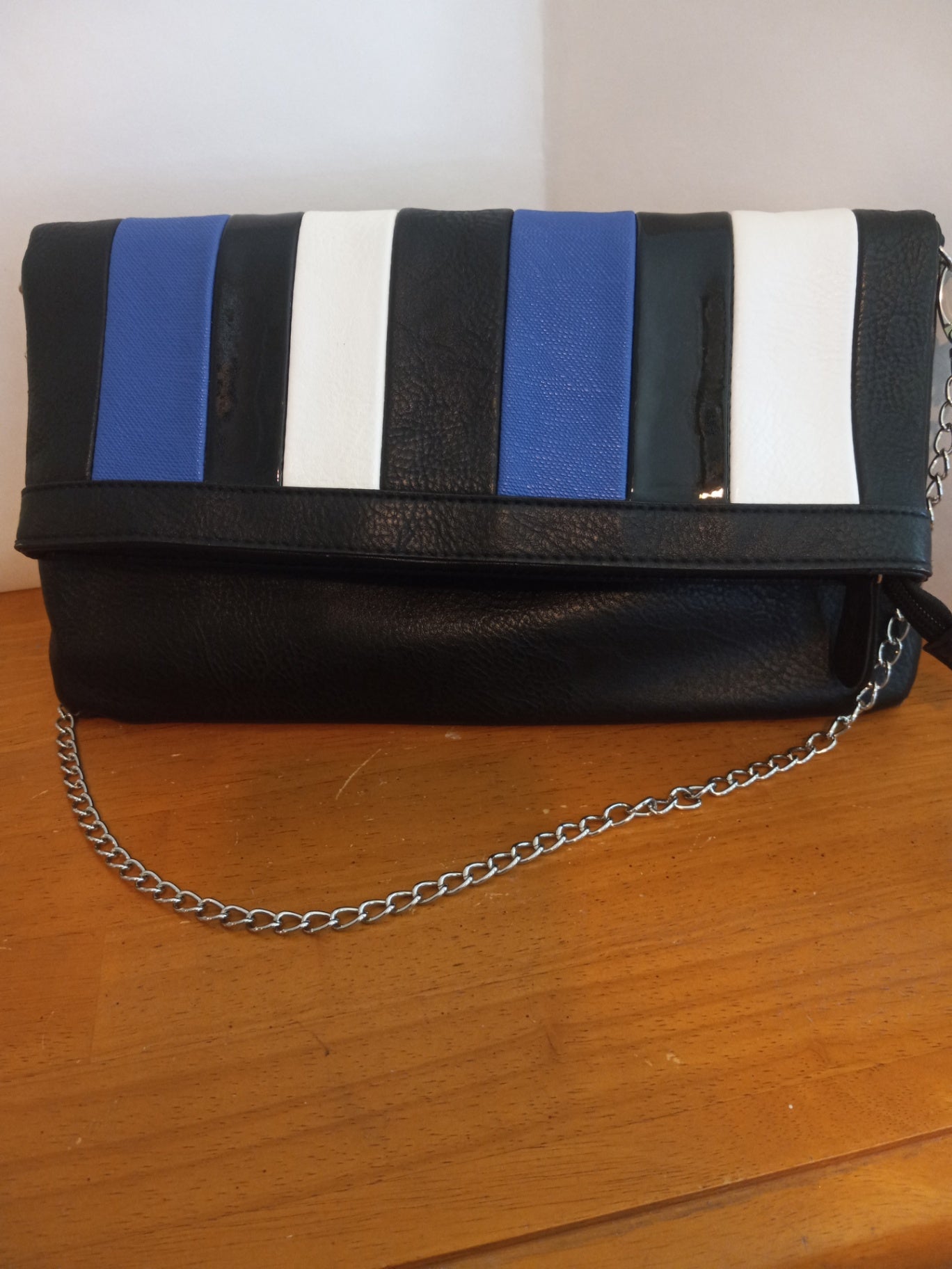 Cato chain black n blue purse dsc