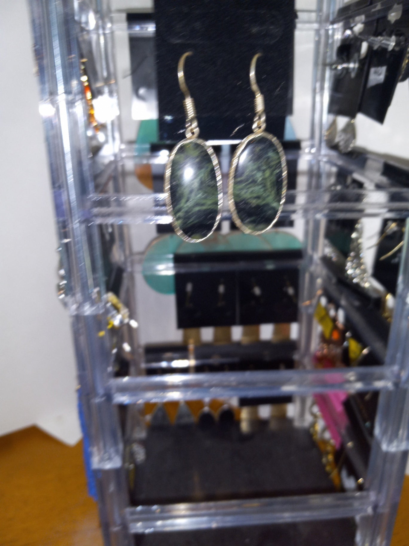 Blackish green stone earrings dsc 