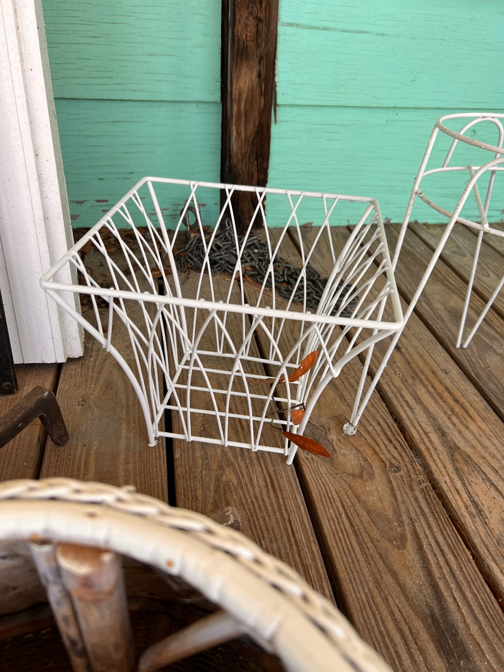 Decorative White Metal Plant Stand