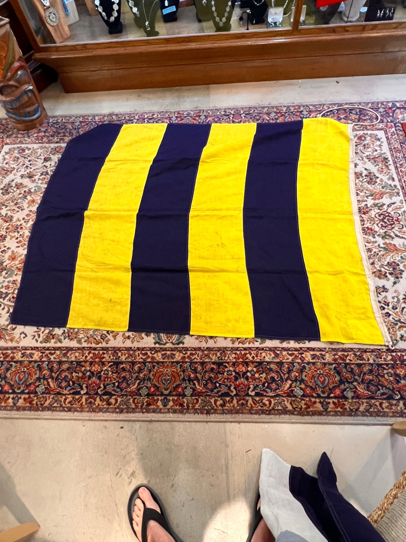 G" (Golf) – Vertical Yellow/Blue Stripes Flag