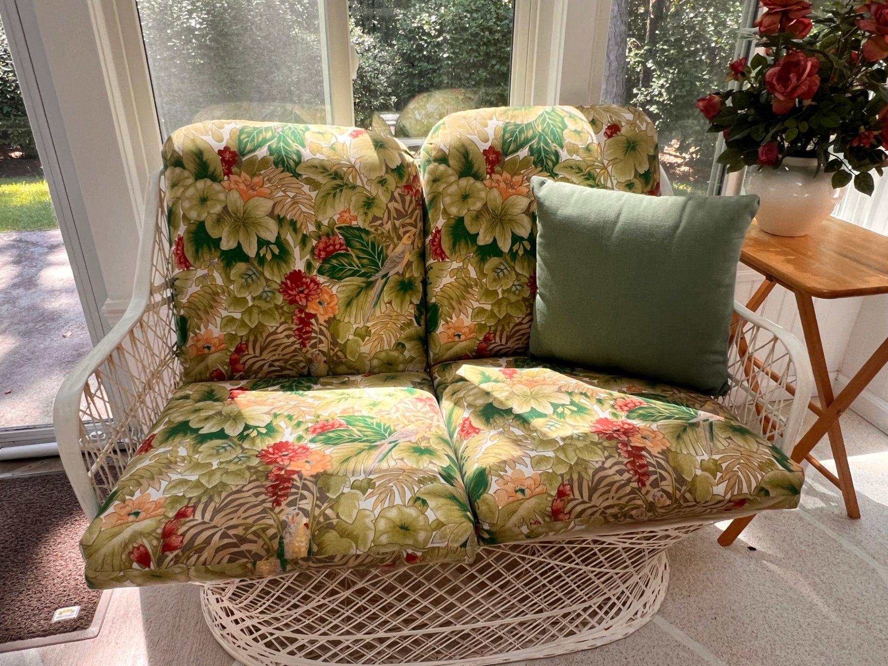 Vintage Faux-Rattan 4-Piece Patio/Sunroom Furniture Set – Metal Base, Tropical Cushions