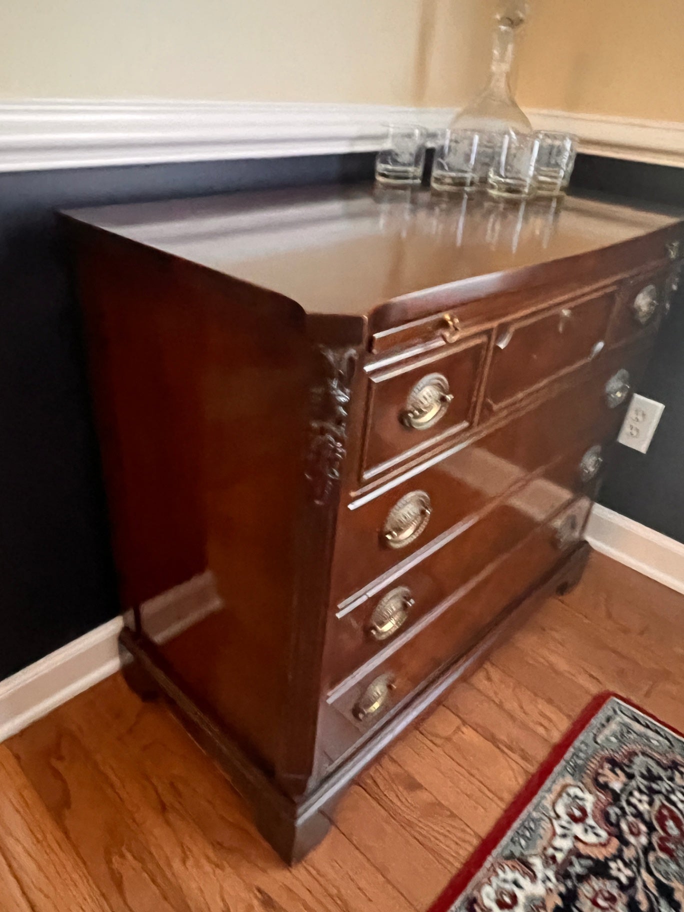 Vintage Mahogany Bachelor's Chest w/ Pull-Out Tray & Brass Hardware