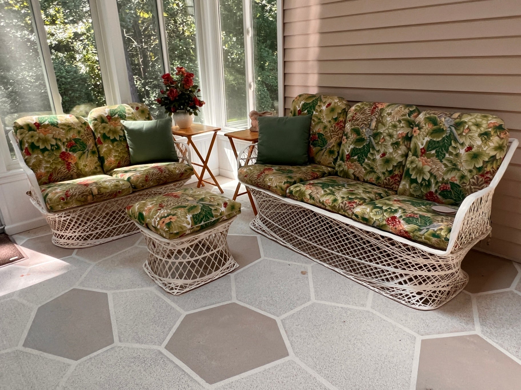 Vintage Faux-Rattan 4-Piece Patio/Sunroom Furniture Set – Metal Base, Tropical Cushions