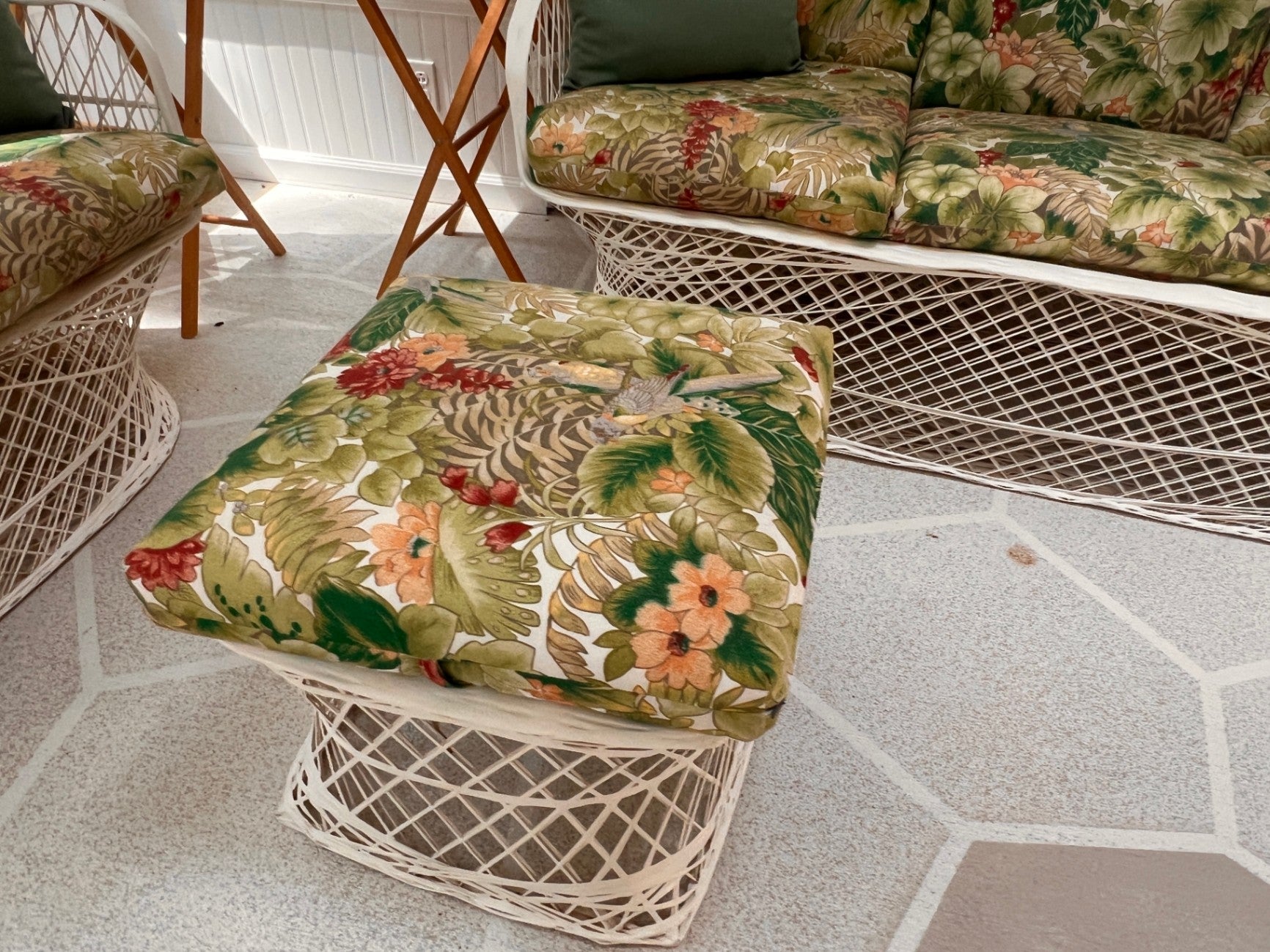 Vintage Faux-Rattan 4-Piece Patio/Sunroom Furniture Set – Metal Base, Tropical Cushions