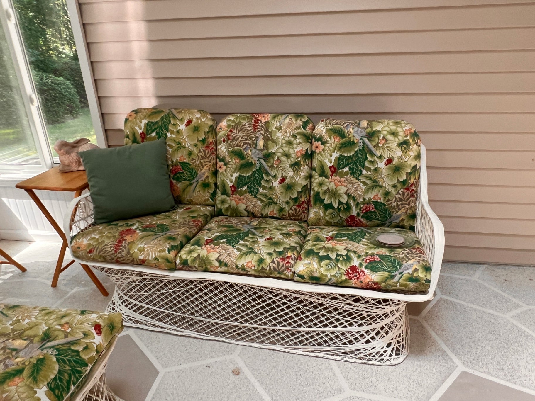 Vintage Faux-Rattan 4-Piece Patio/Sunroom Furniture Set – Metal Base, Tropical Cushions