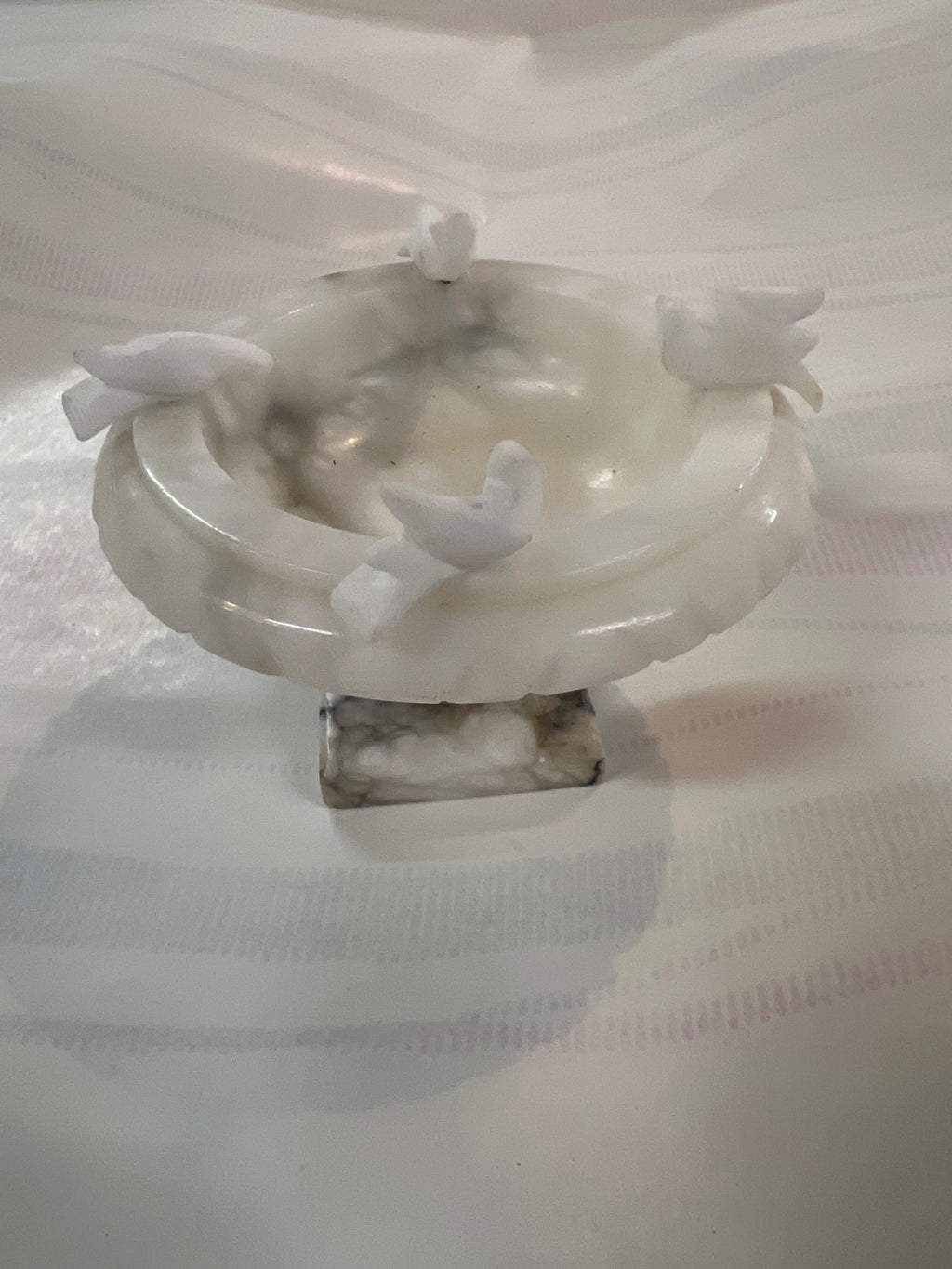 Vintage Alabaster Marble Bird Bath Sculpture – 4 Hand-Carved Birds on Pedestal – Decorative Stone Figurine