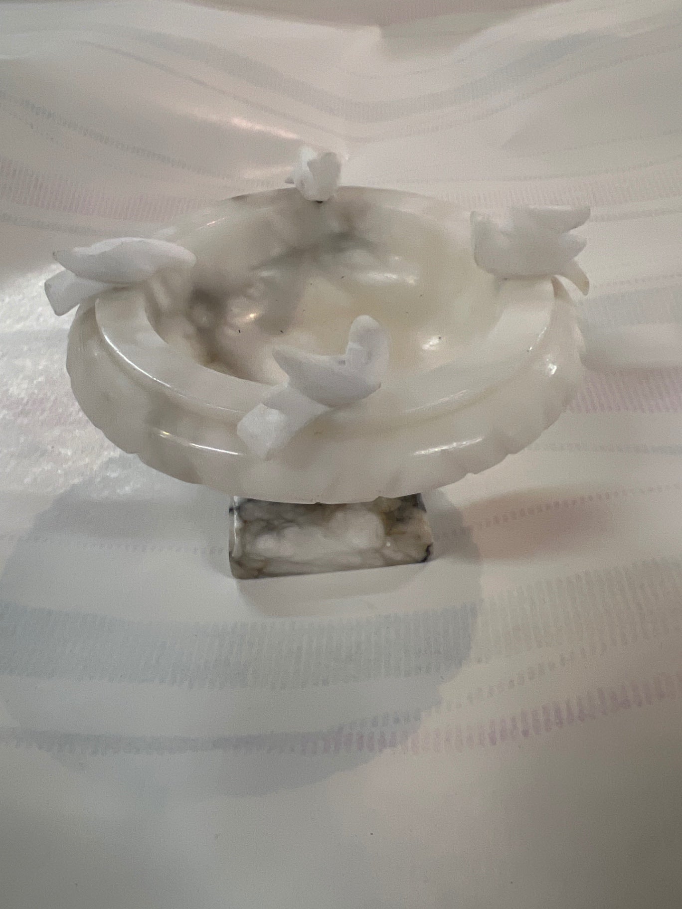 Vintage Alabaster Marble Bird Bath Sculpture – 4 Hand-Carved Birds on Pedestal – Decorative Stone Figurine