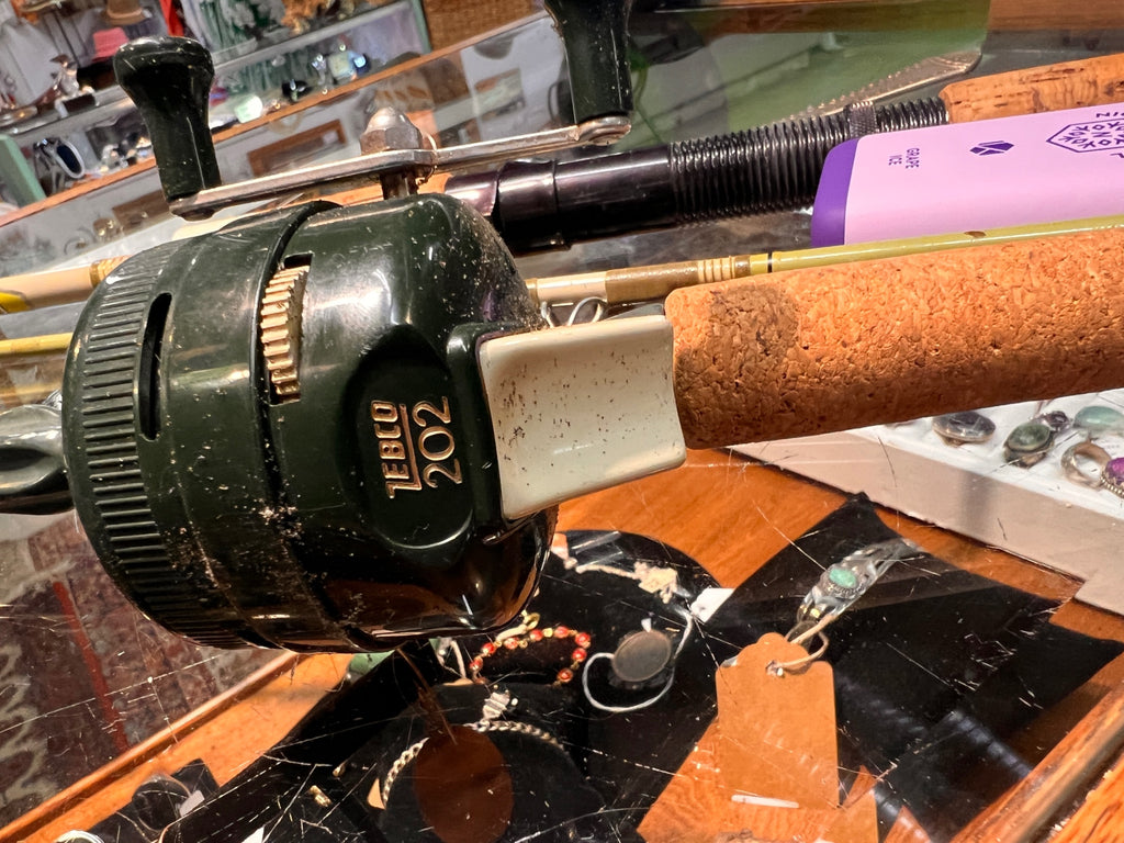 Vintage Zebco 202 Spincast Reel with Model 4020-5 5’ Rod – Classic Fiberglass Fishing Combo