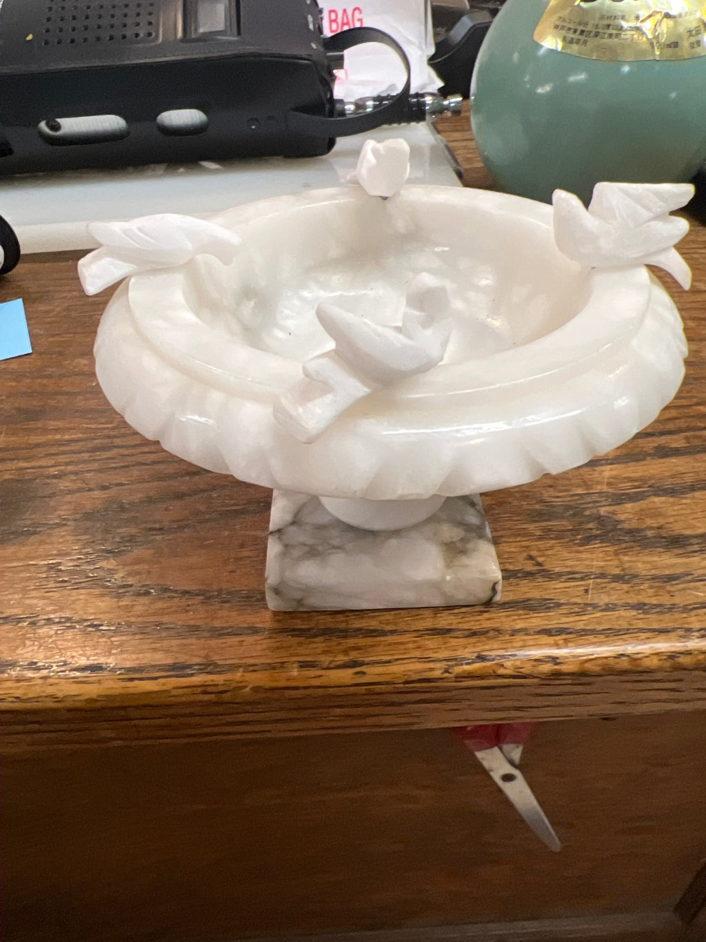 Vintage Alabaster Marble Bird Bath Sculpture – 4 Hand-Carved Birds on Pedestal – Decorative Stone Figurine