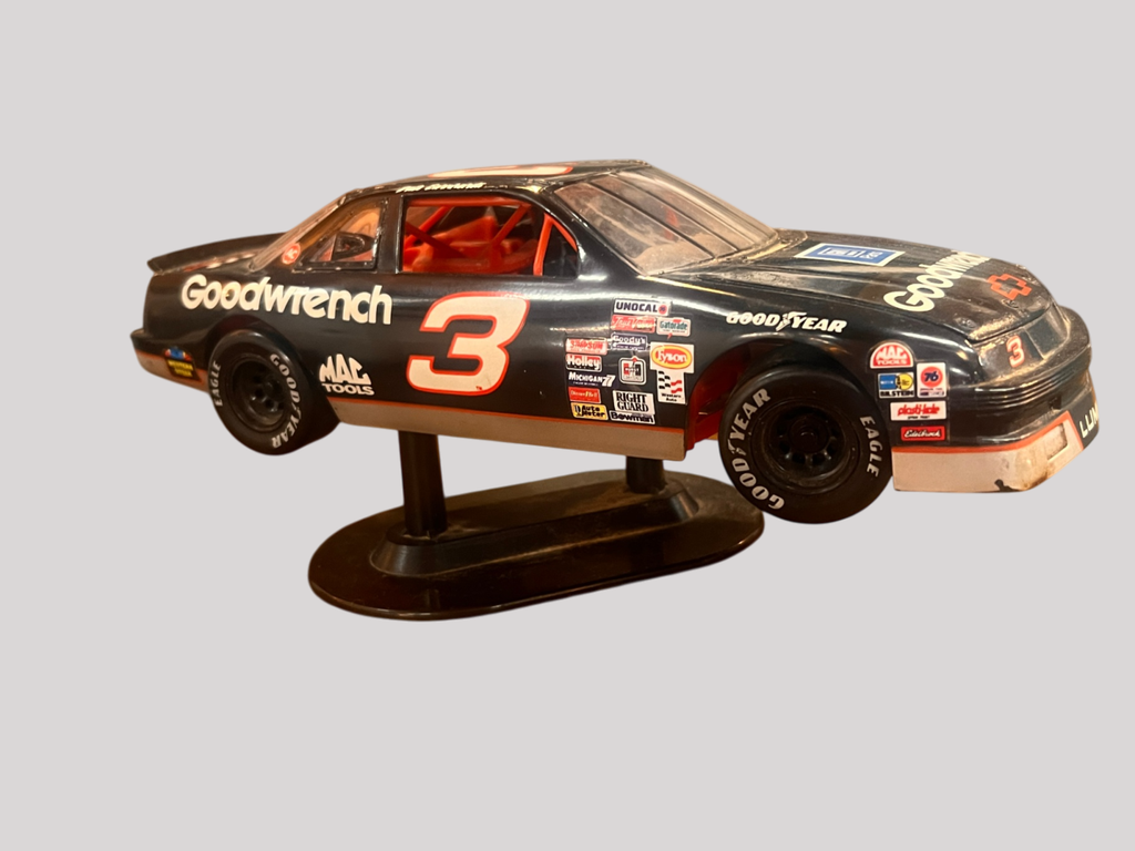 ERTL Dale Earnhardt Die Cast Model Car