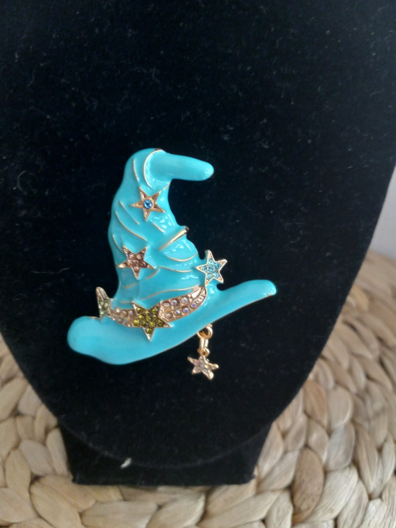 Witch hat pin dsc