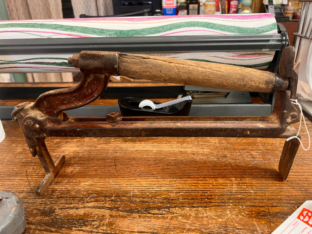 Antique Cast Iron Brick Carrier Tongs – Early 20th Century Mason’s Tool