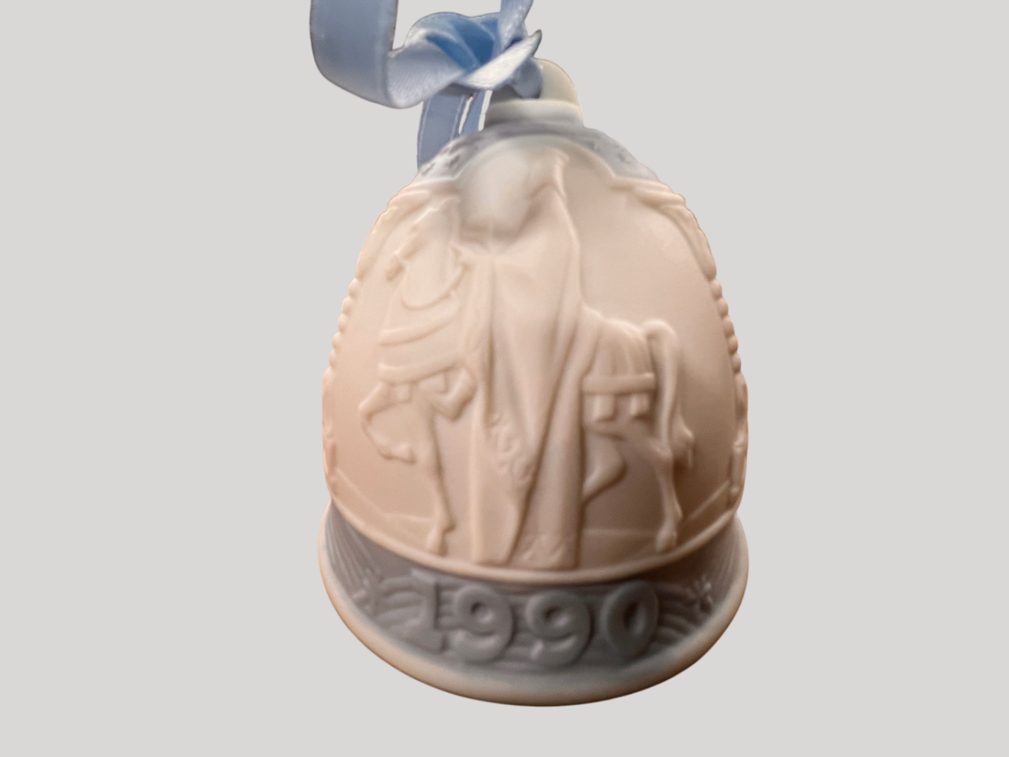 Llardo Cream/Beige Resin Christmas Ornament 1990