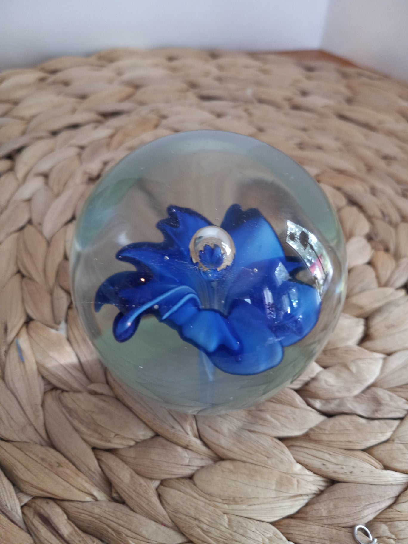 Paperweight blue flower dsc