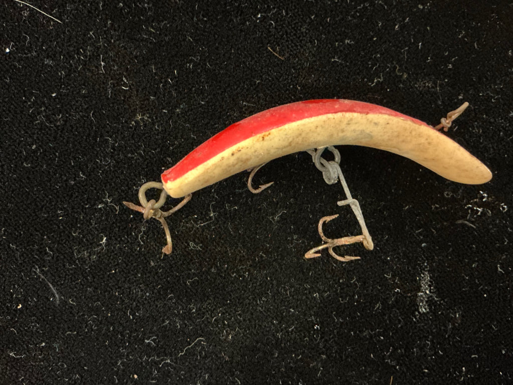 Vintage Wooden Red & White Fishing Plug – 3 Treble Hooks – Curved Body Design