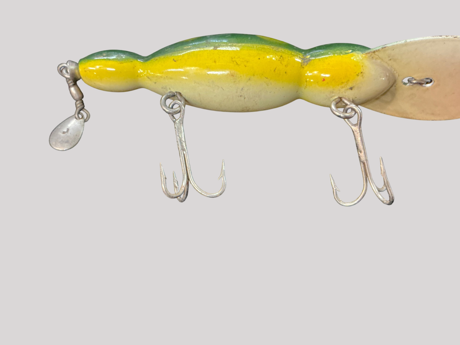 Vintage Wooden Diver Lure – Green/Yellow Frog Pattern with Metal Tail Spinner