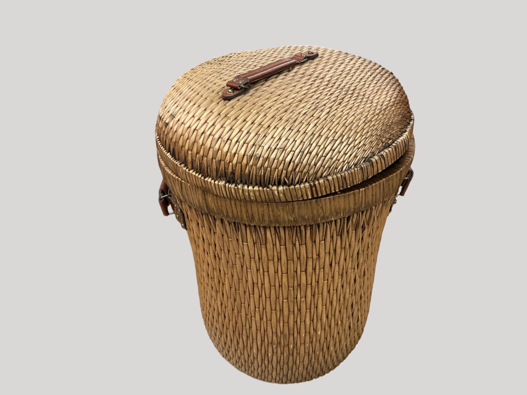 Large Wicker Basket. Bartz
