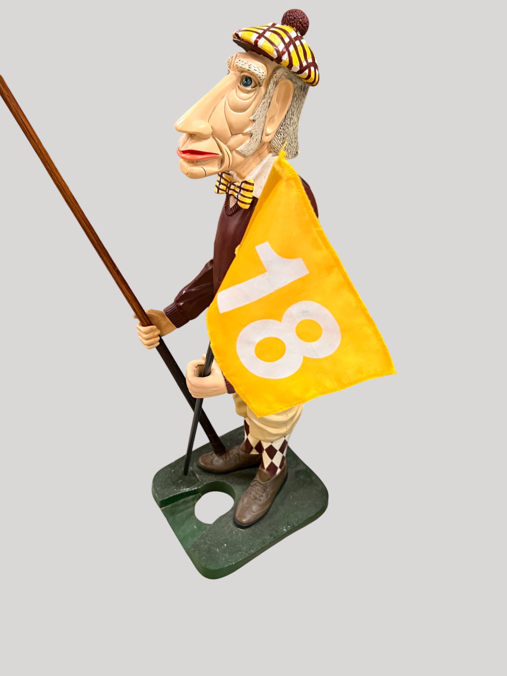 Whimsical Golf Golfer Caricature Statue – 18th Hole Flag, Vintage-Style Man Cave Décor