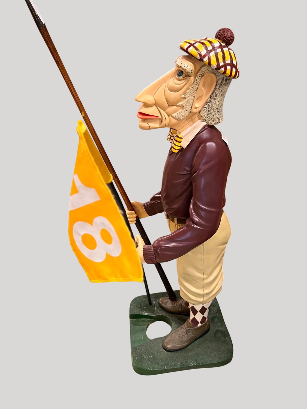 Whimsical Golf Golfer Caricature Statue – 18th Hole Flag, Vintage-Style Man Cave Décor