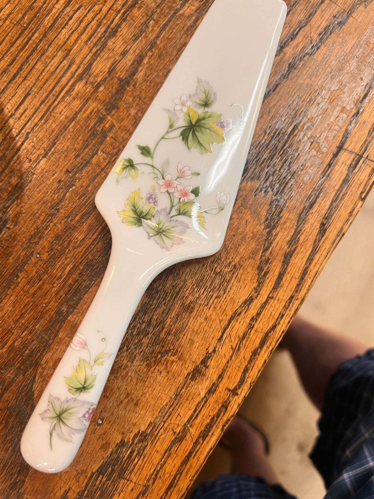 Andrea by Sadek Porcelain Cake / Pie Server – Floral Design