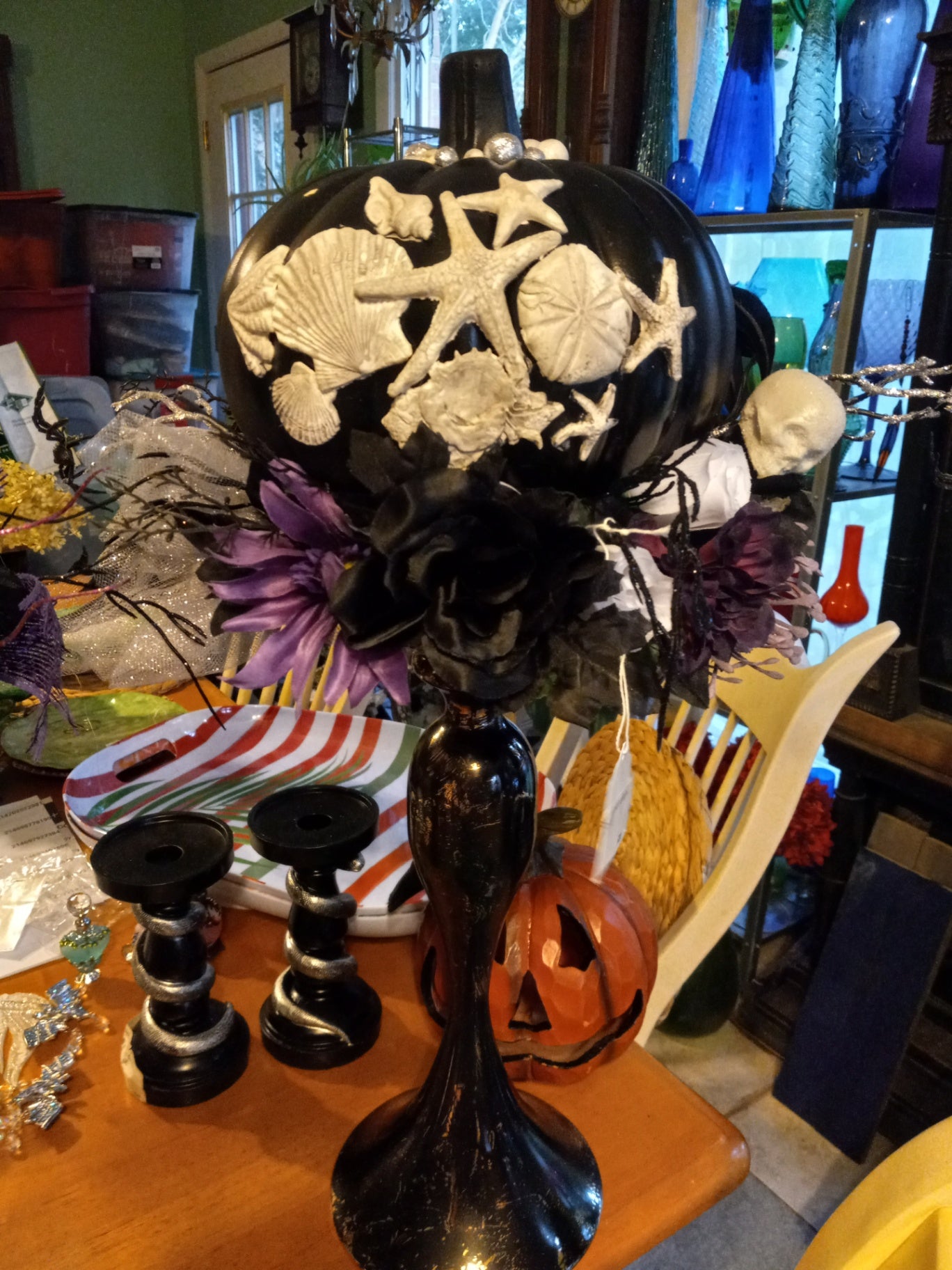 Black seashell pumpkin dsc