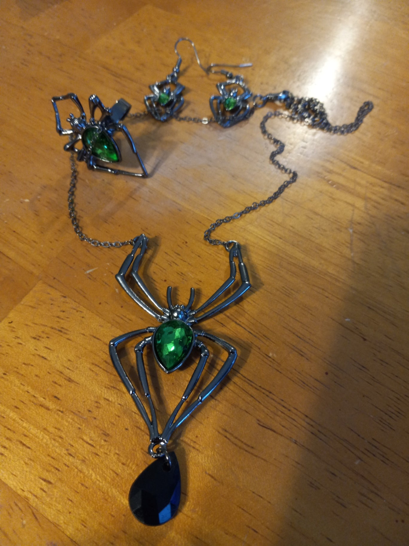 Green spider jewelry set dsc