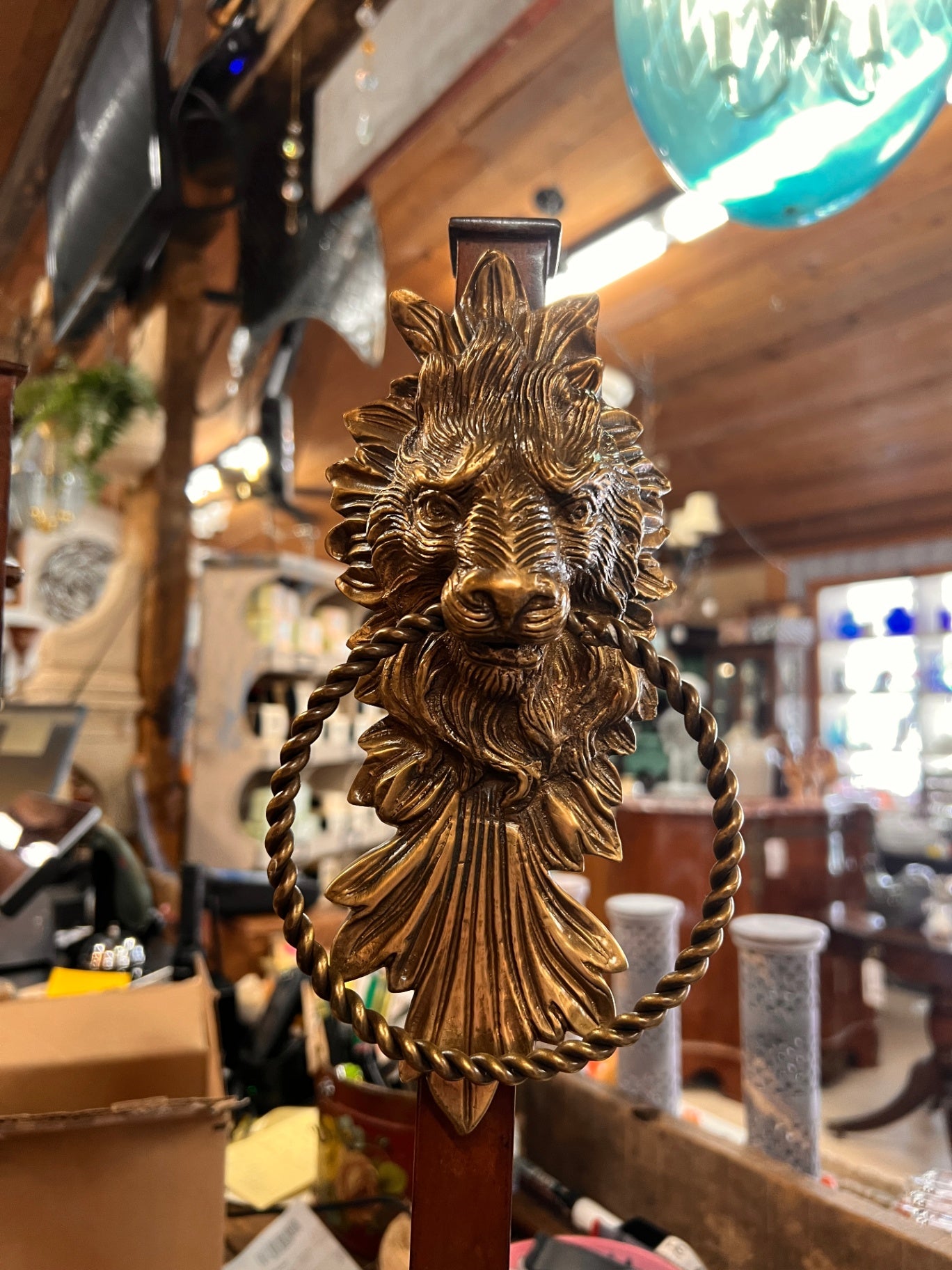 John-Richard JRA-6699 Lion Head Towel Holder / Valet Stand – Luxury Designer Accessory