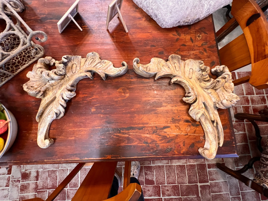 DA 7017-SF Carved Acanthus Leaf Wall Brackets – Boutique Wall Decor (Pair)