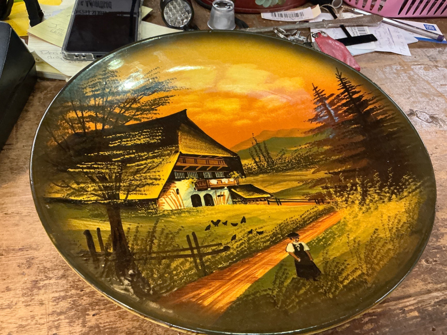 Majoliká Schramberg Hand-Painted Wall Plate – Black Forest Chalet Scene
