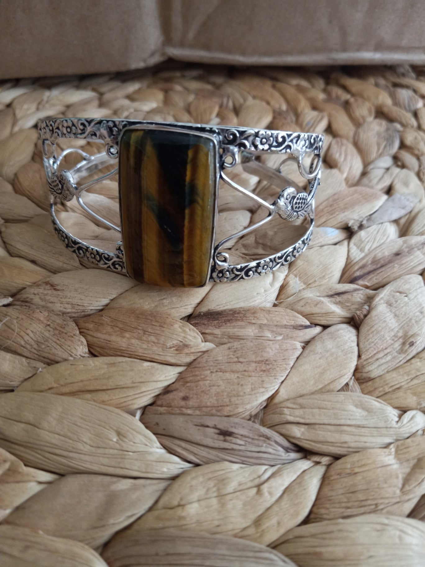 Bracelet cuff tiger eye