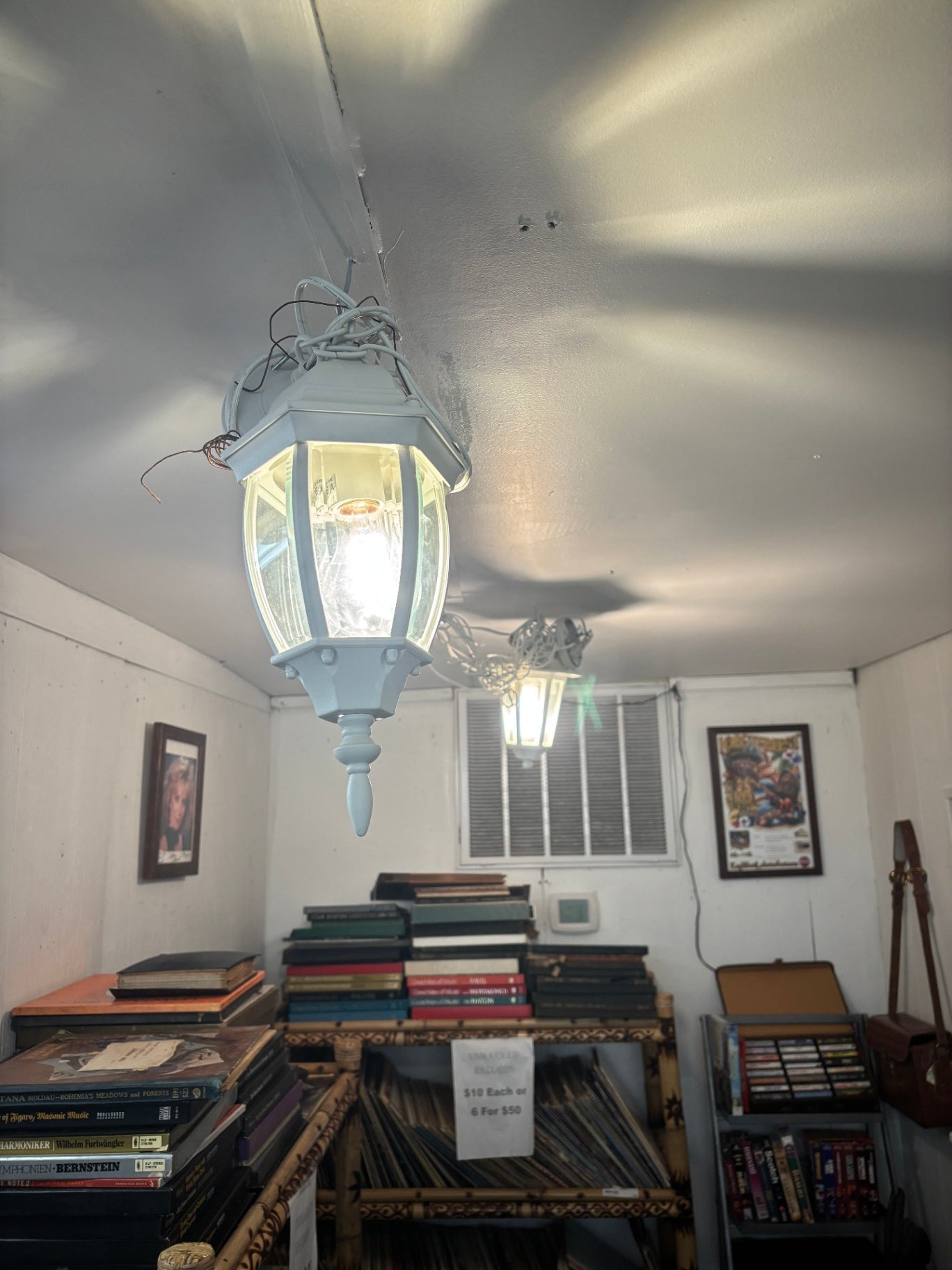 Set of 2 White Light Fixtures TIM