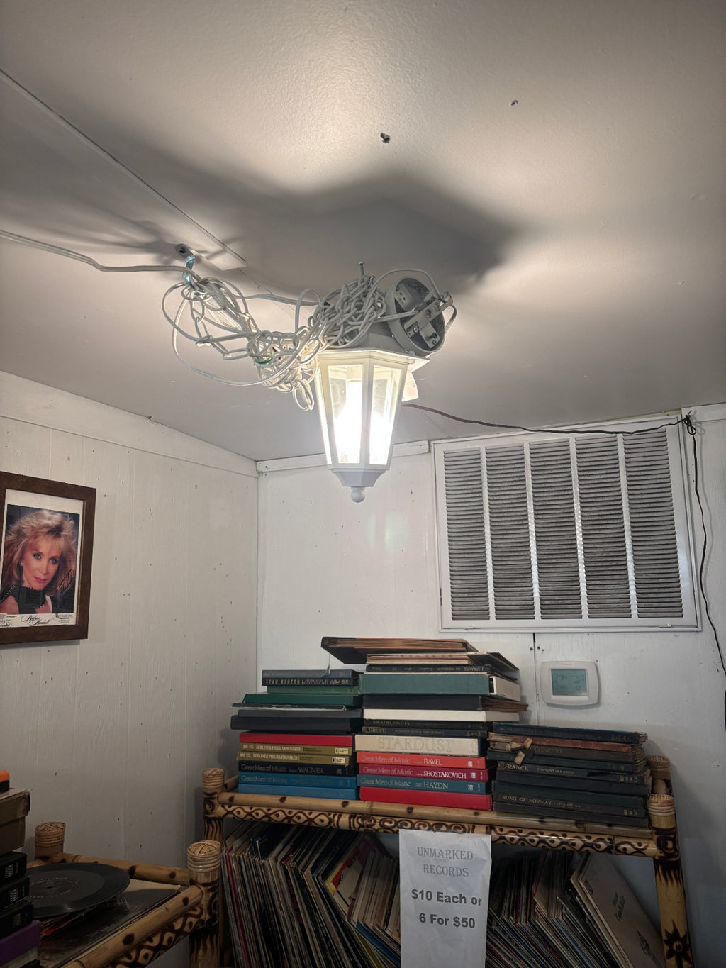 Set of 2 White Light Fixtures TIM