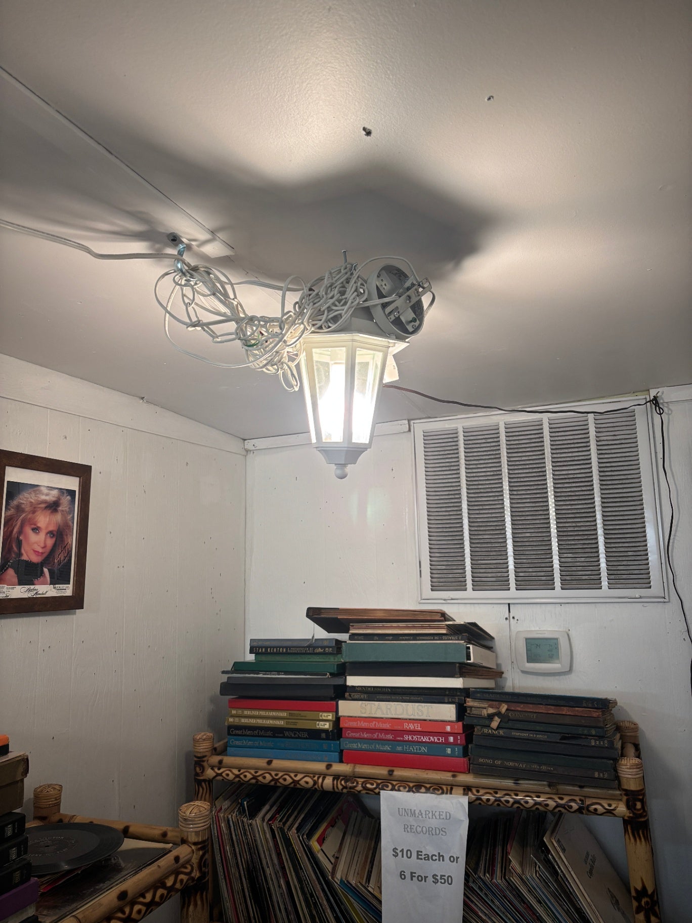 Set of 2 White Light Fixtures TIM