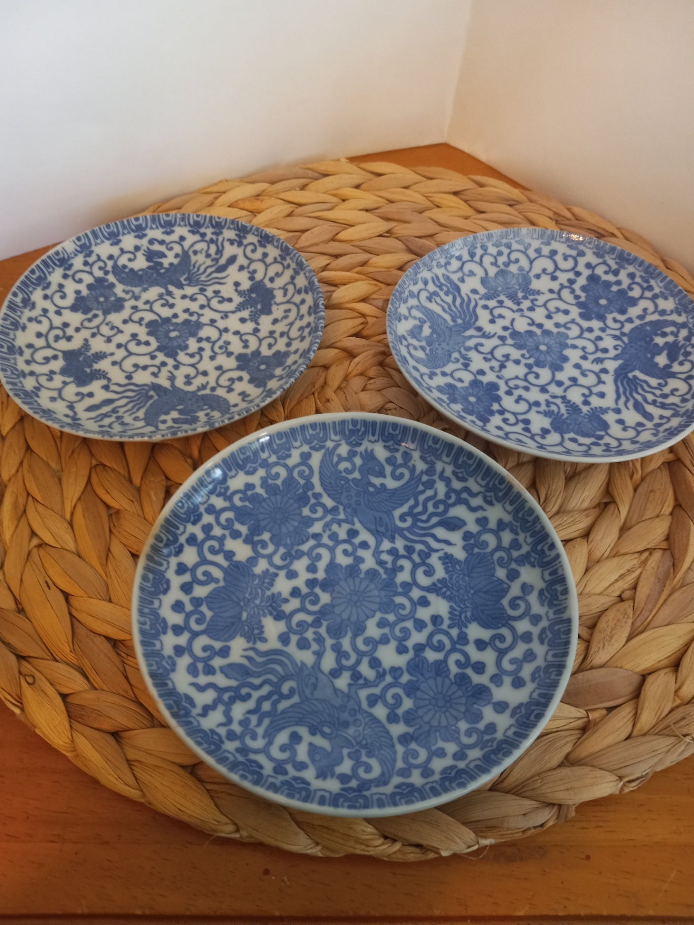 3 blue dishes dsc